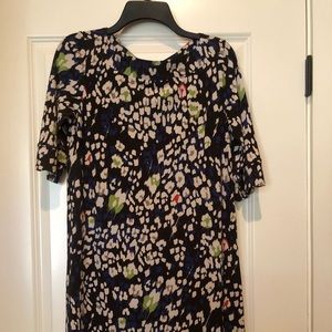 Print dress with cute neckline